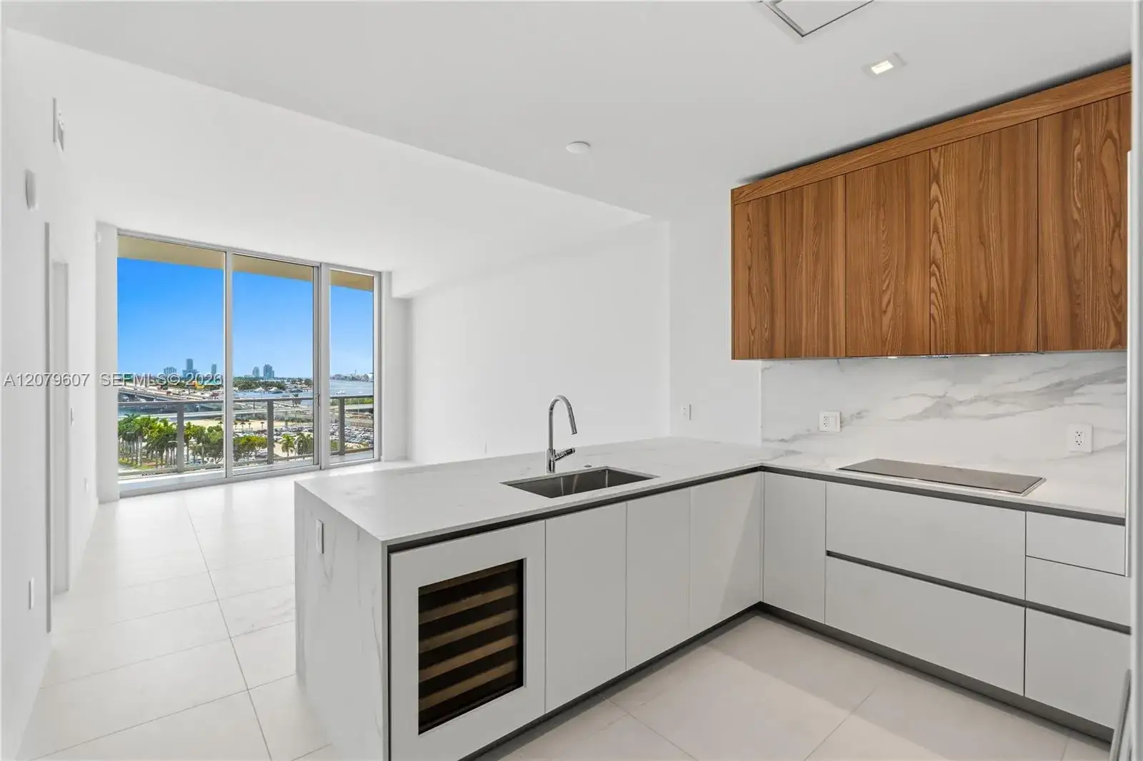 1 bedroom 2 bath Residential Lease for rent at 1400 Biscayne Blvd # 804, Miami FL 33132