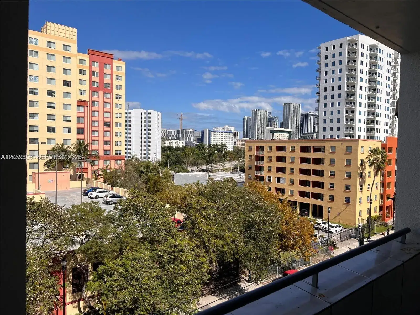 1 bedroom 1 bath Residential Lease for rent at 546 SW 1st St # 611, Miami FL 33130