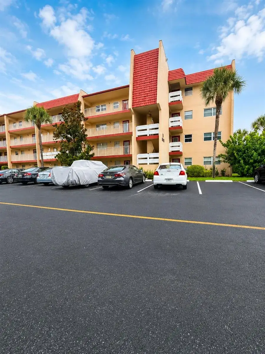 2 bedroom 2 bath Residential for sale at 1035 Country Club Dr # 408, Margate FL 33063