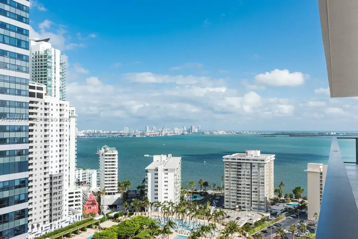 1 bedroom 1 bath Residential Lease for rent at 1451 Brickell Ave # 2206, Miami FL 33131