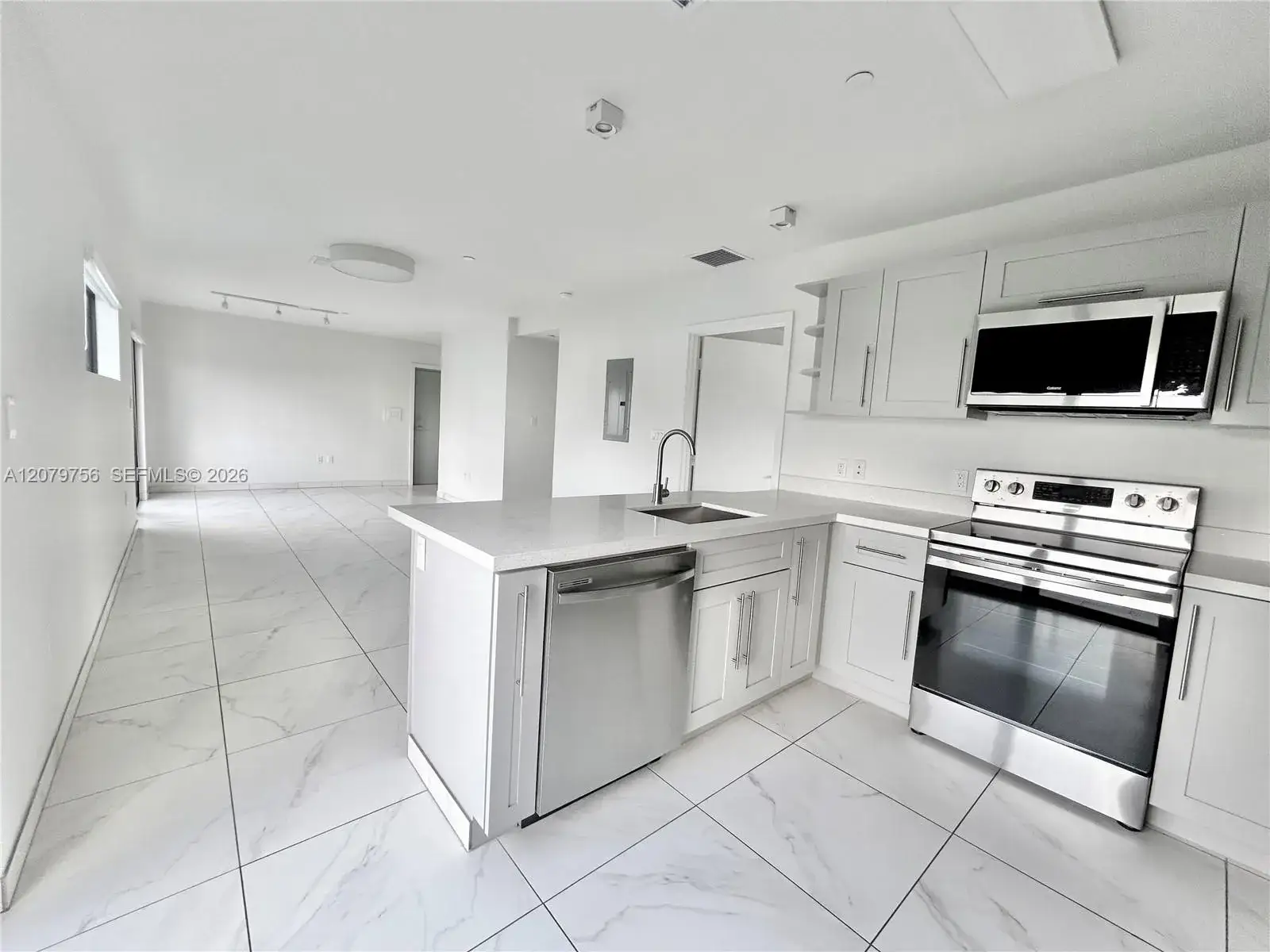 2 bedroom 2 bath Residential Lease for rent at 836 SW 2nd St # 401, Miami FL 33130