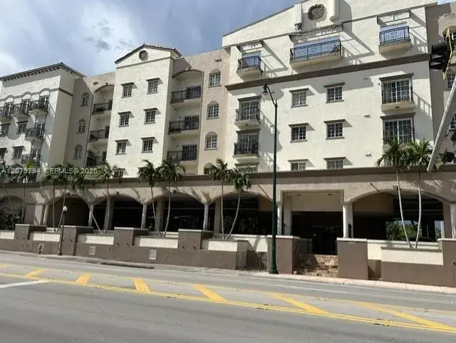 2 bedroom 2 bath Residential for sale at 5271 SW 8th St # 313, Miami FL 33134