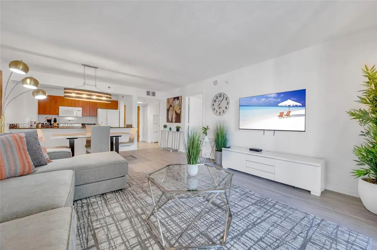 1 bedroom 1 bath Residential for sale at 1200 Brickell Bay Dr # 2904, Miami FL 33131