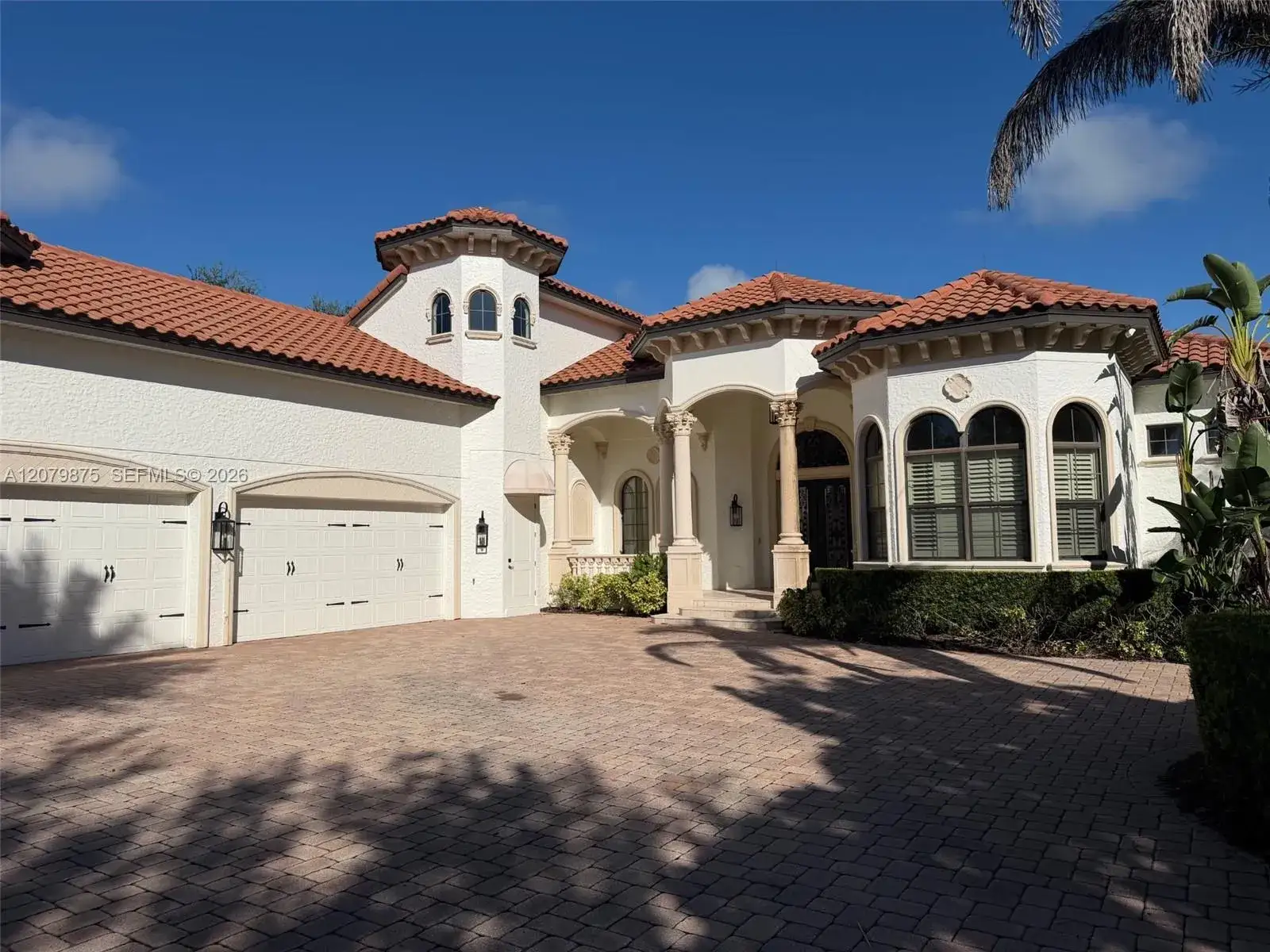 6 bedroom 6 bath Residential for sale at 9819 GROSVENOR POINTE CIR, Orlando FL 34786