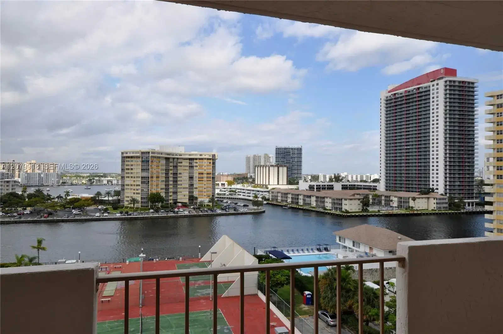 1 bedroom 2 bath Residential Lease for rent at 1865 S Ocean Dr # 9I, Hallandale Beach FL 33009