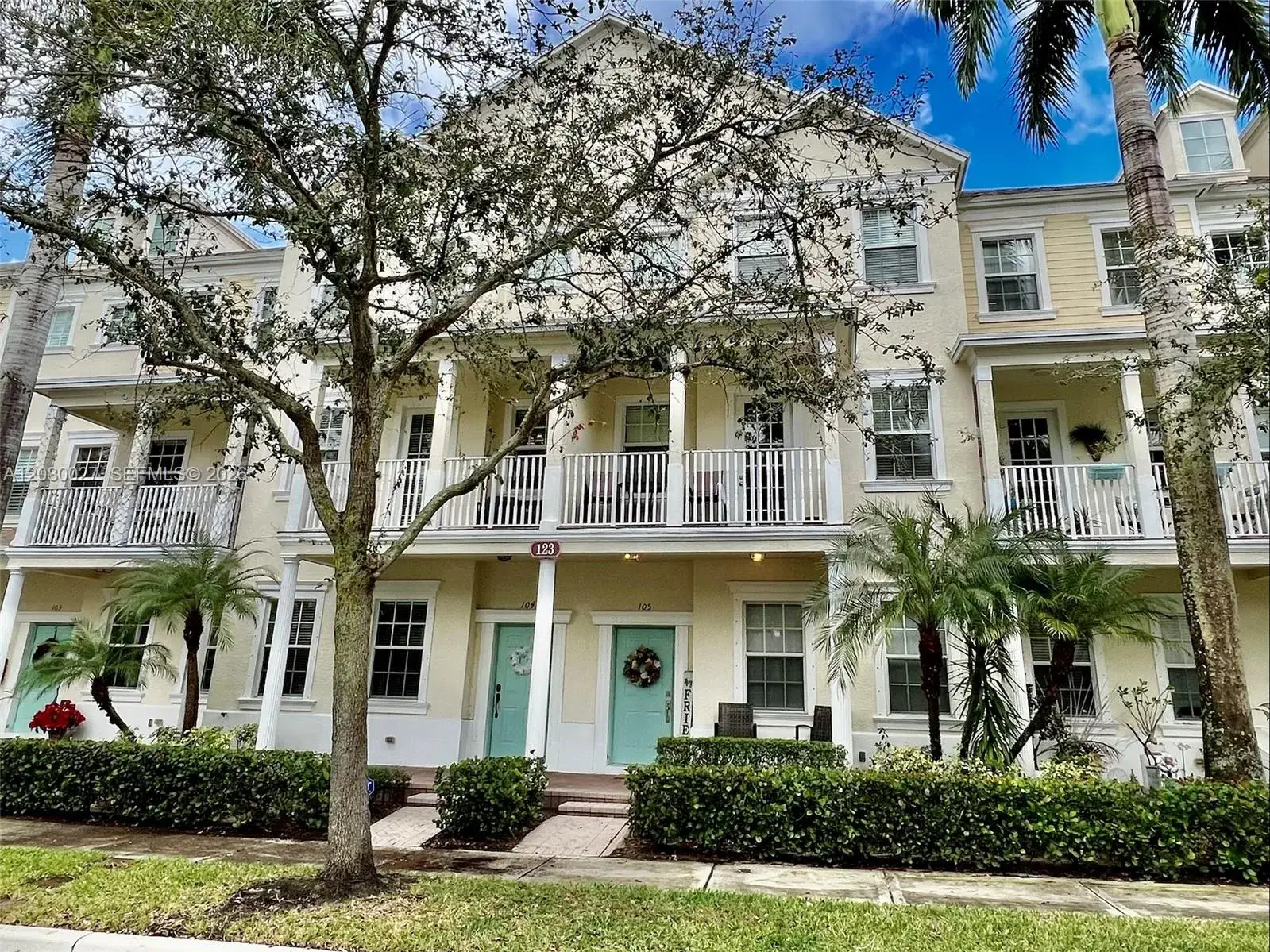 3 bedroom 2 bath Residential for sale at 123 E Royal Palm Cir # 105, Jupiter FL 33458