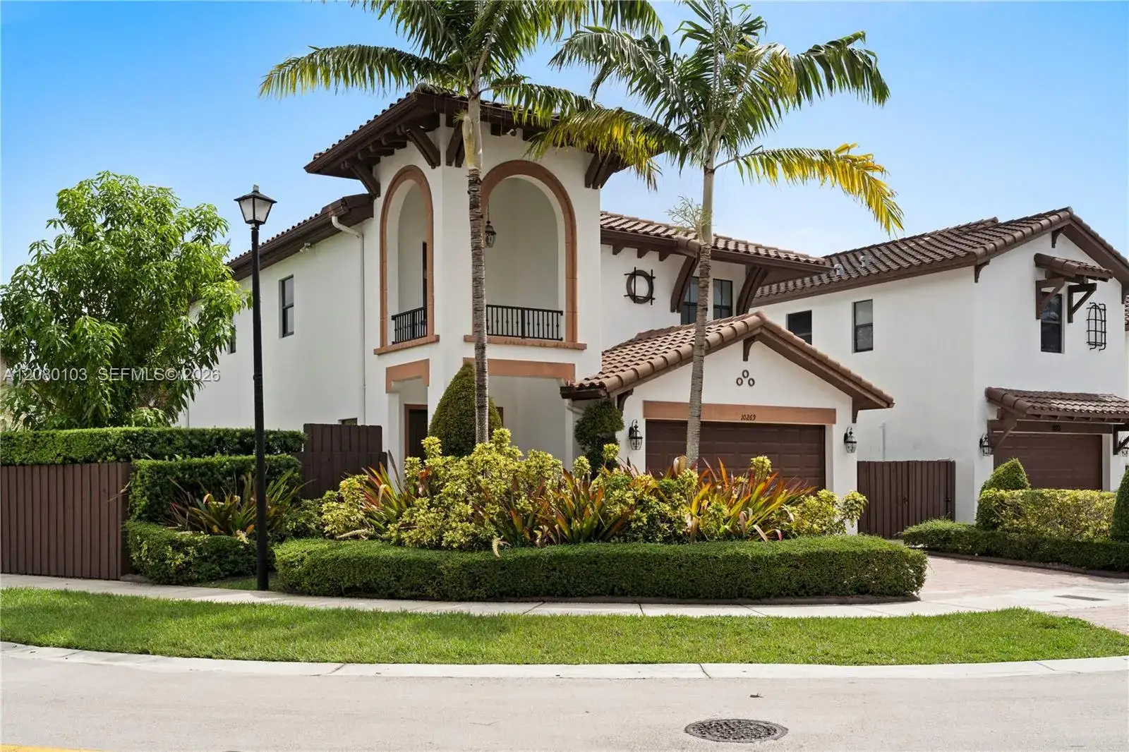 4 bedroom 3 bath Residential for sale at 10269 NW 86th St, Doral FL 33178