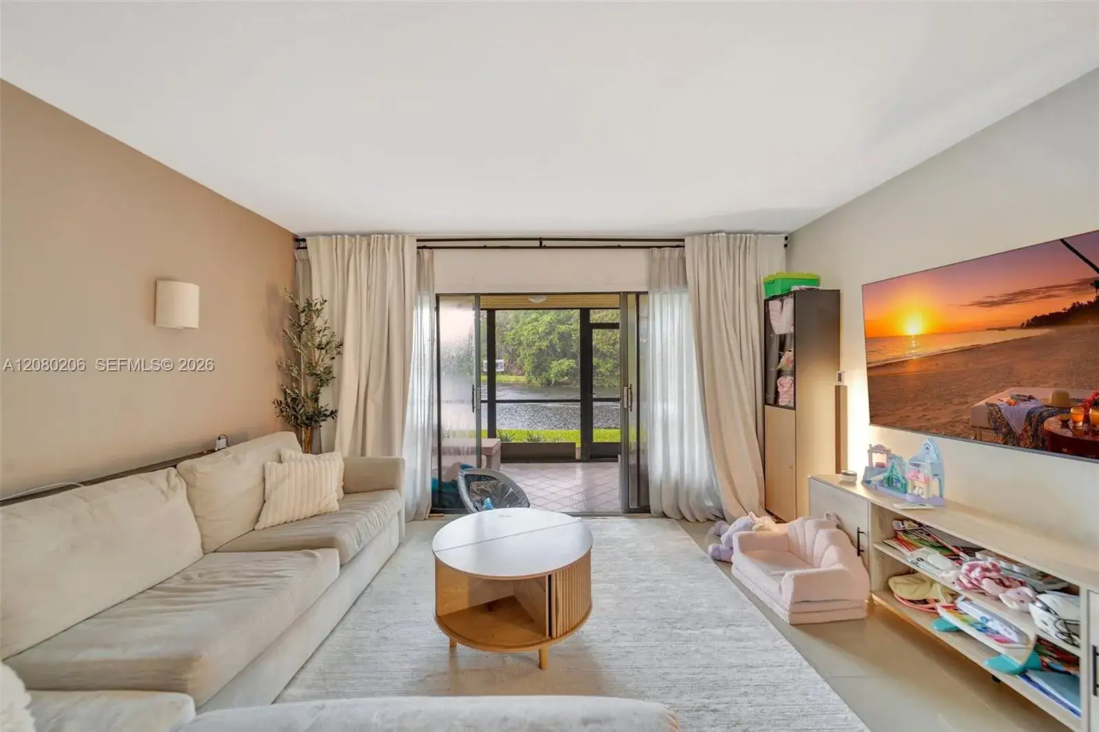 1 bedroom 2 bath Residential for sale at 1706 Hammock Blvd # 110, Coconut Creek FL 33063
