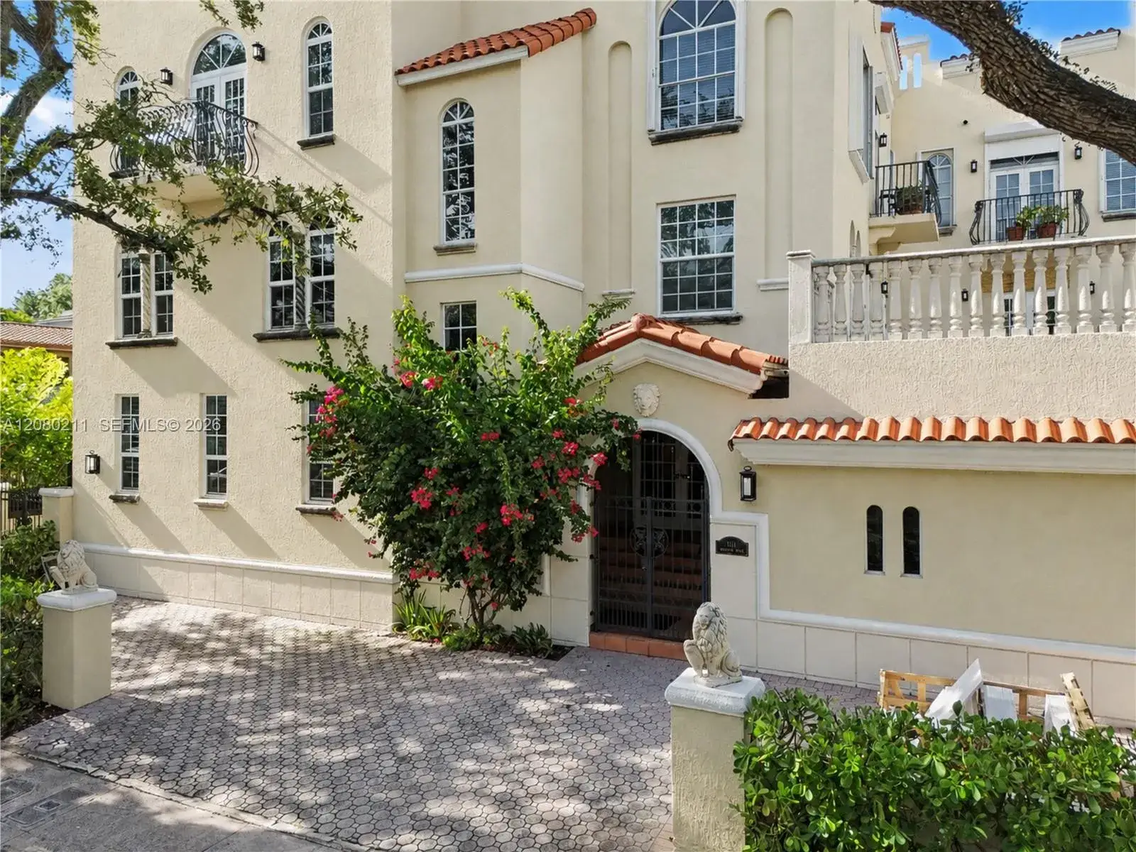 1 bedroom 1 bath Residential for sale at 111 Edgewater Dr # 3B, Coral Gables FL 33133