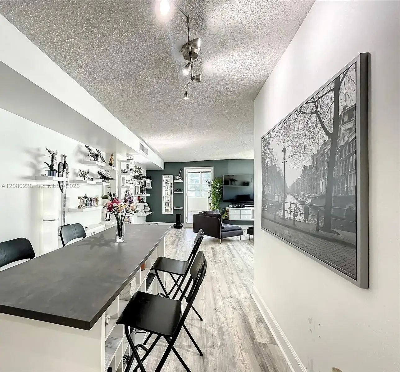 2 bedroom 2 bath Residential Lease for rent at 999 Brickell Bay Dr # 1010, Miami FL 33131