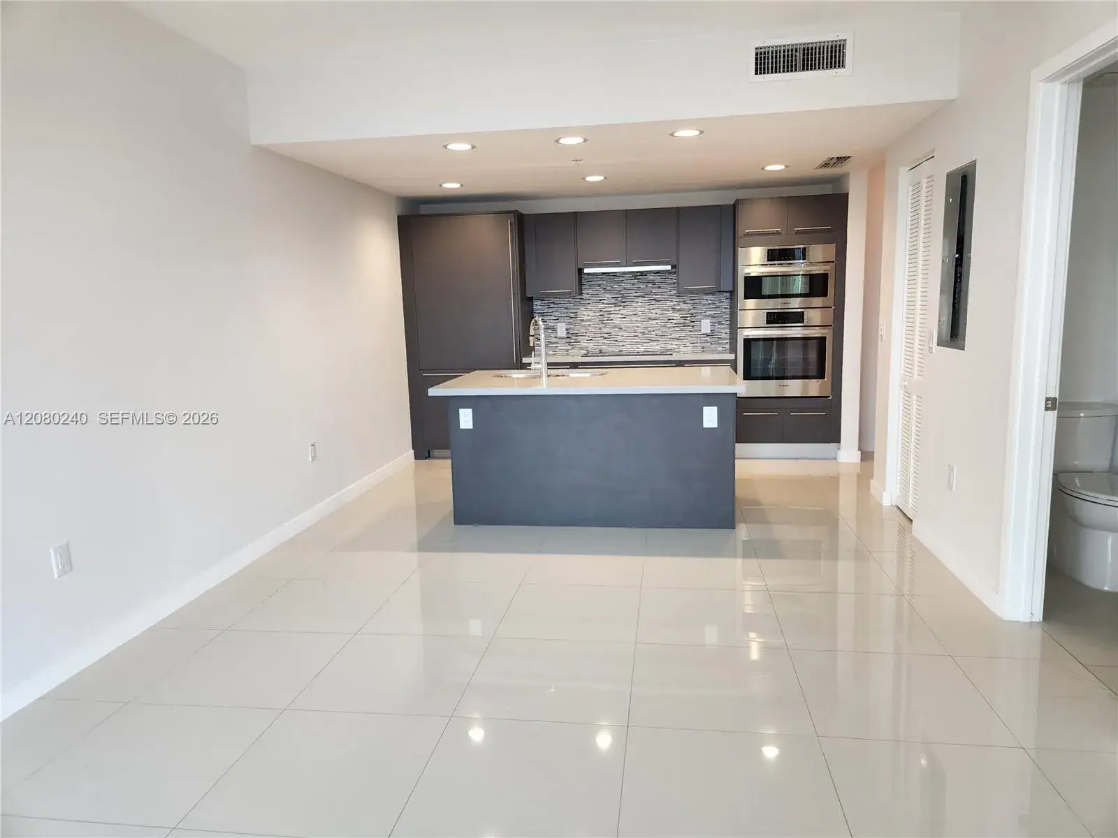 1 bedroom 1 bath Residential Lease for rent at 7875 NW 107th Ave # 711, Doral FL 33178