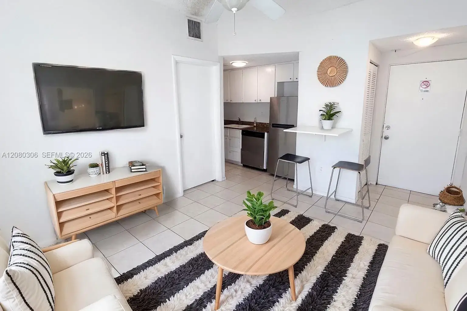 2 bedroom 2 bath Residential Lease for rent at 1218 Drexel Ave # 204, Miami Beach FL 33139