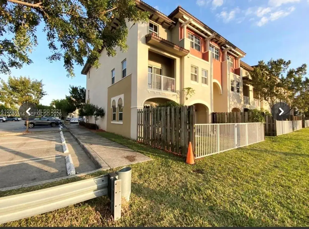 3 bedroom 2 bath Residential for sale at 8650 NW 97 Ave # 108, Doral FL 33178