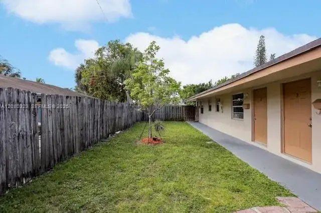Residential Income for sale at 231 SW 8th Ct, Pompano Beach FL 33060