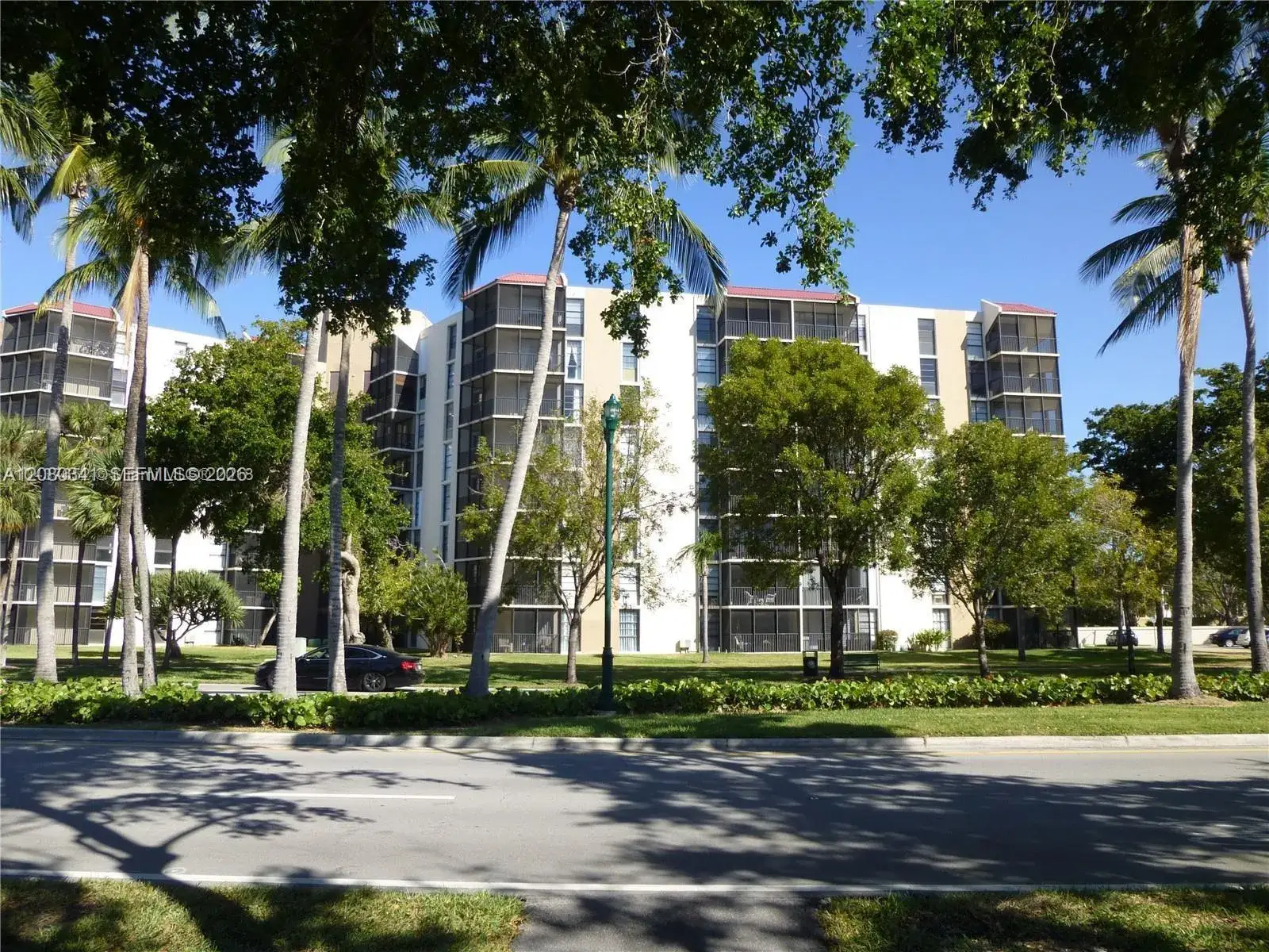 2 bedroom 2 bath Residential for sale at 3101 N Country Club Dr # 107, Aventura FL 33180