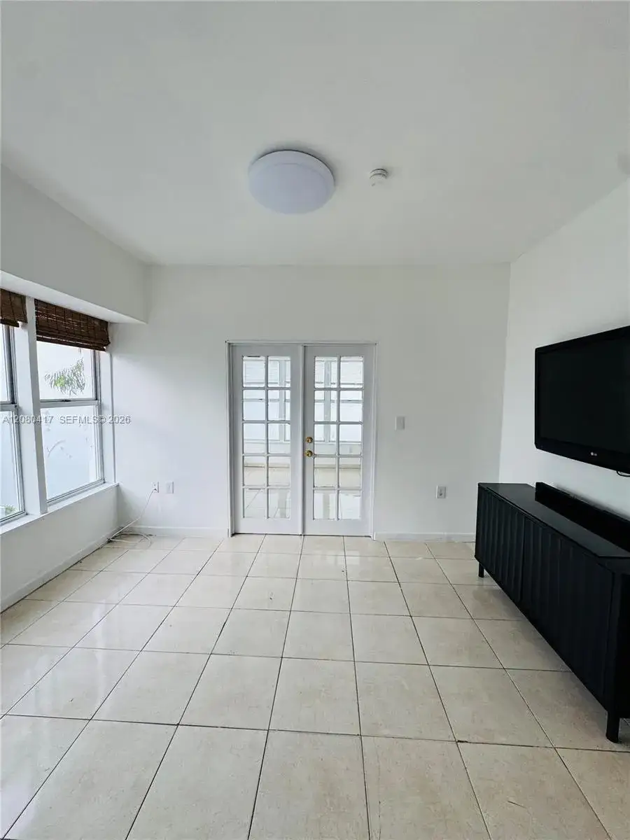 2 bedroom 1 bath Residential Lease for rent at 227 1st St # 8, Miami Beach FL 33139