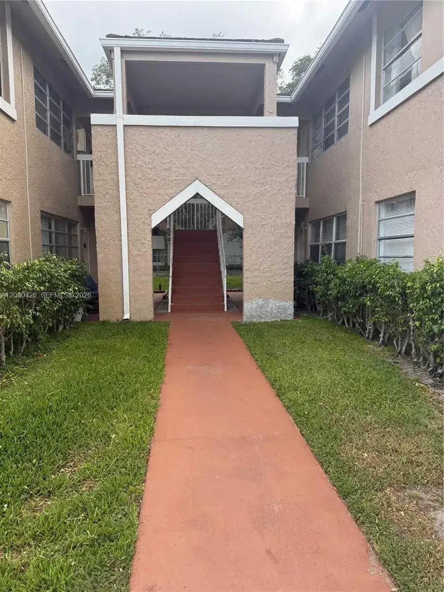 2 bedroom 2 bath Residential for sale at 838 Twin Lakes Dr, Coral Springs FL 33071
