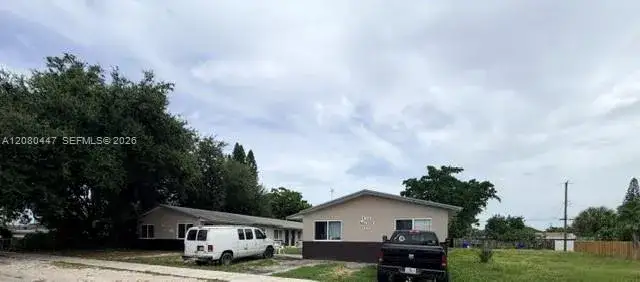 2 bedroom 1 bath Residential Lease for rent at 2212 Liberty St # 8, Hollywood FL 33020