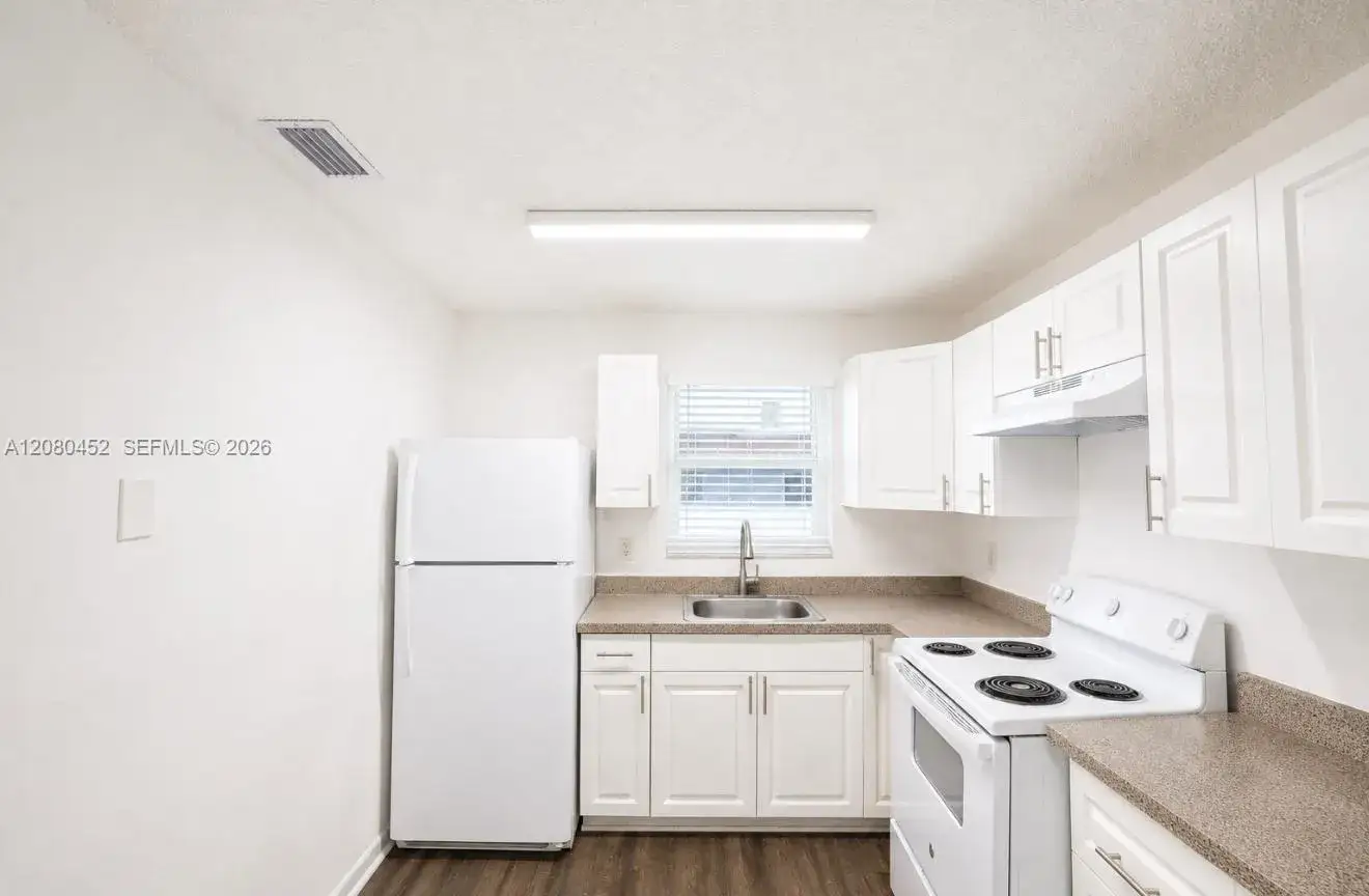 2 bedroom 1 bath Residential Lease for rent at 6141 W 22nd Ct # 203, Hialeah FL 33016