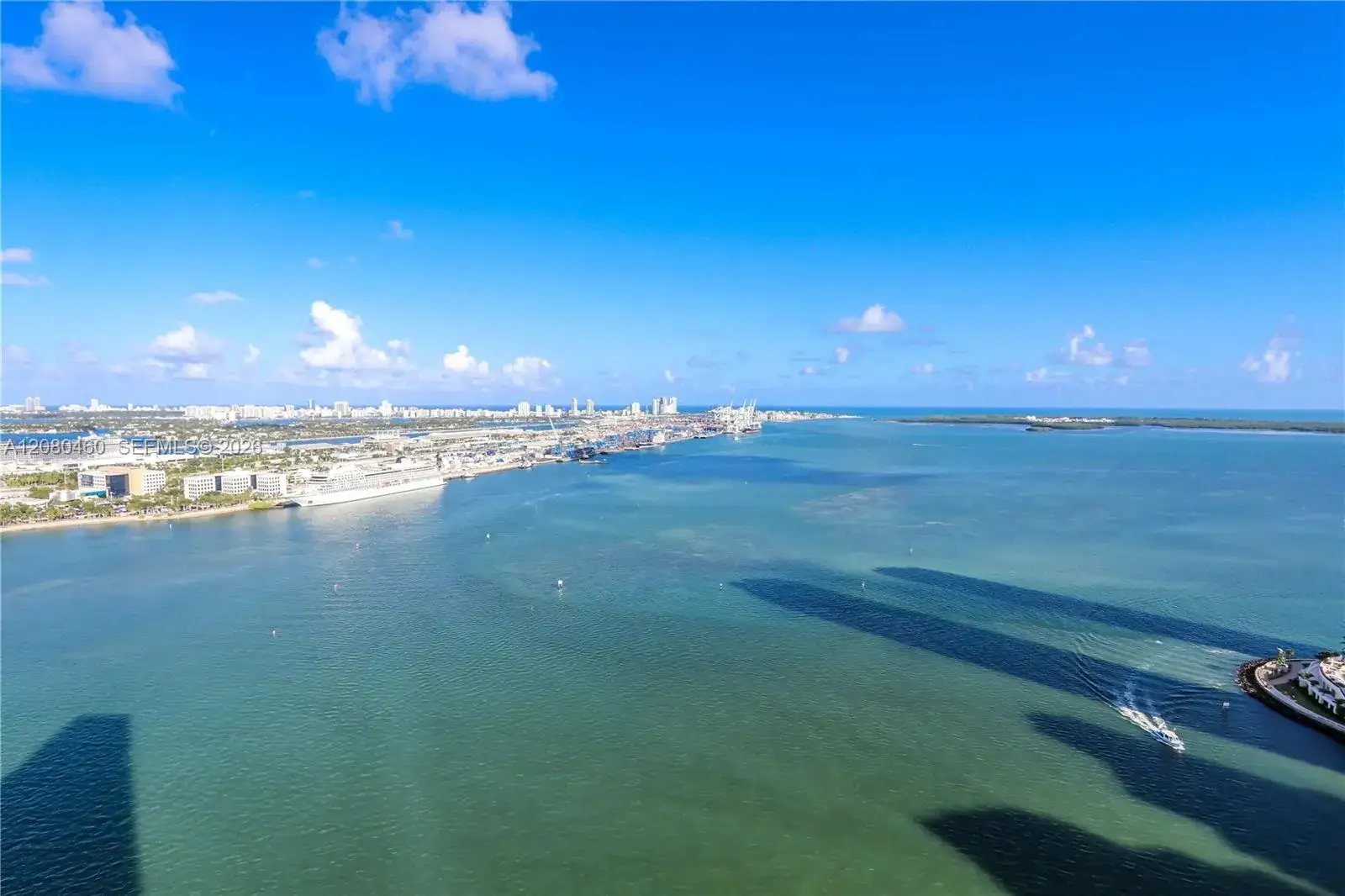 3 bedroom 2 bath Residential Lease for rent at 335 S Biscayne Blvd # 3709, Miami FL 33131