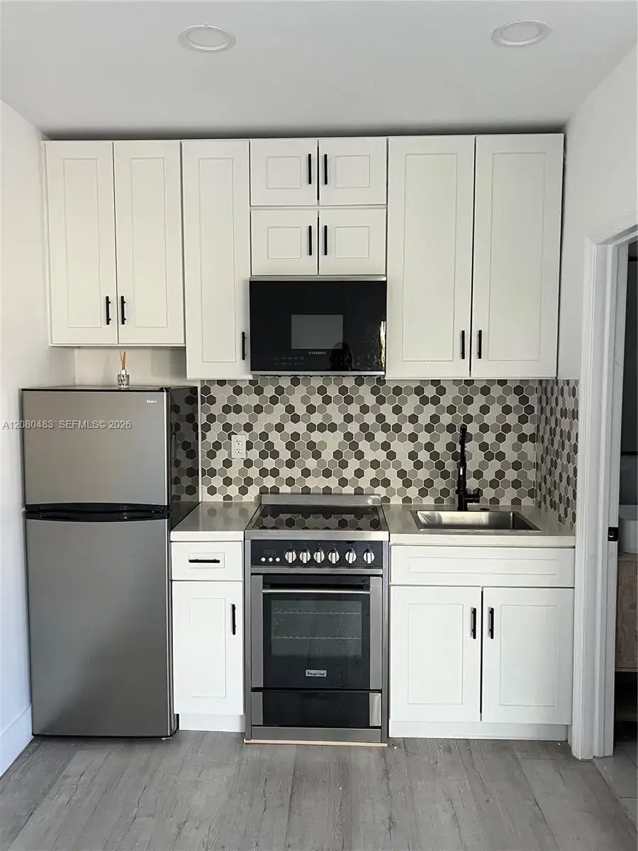 1 bath Residential Lease for rent at 7128 Indian Creek Dr # 6, Miami Beach FL 33141