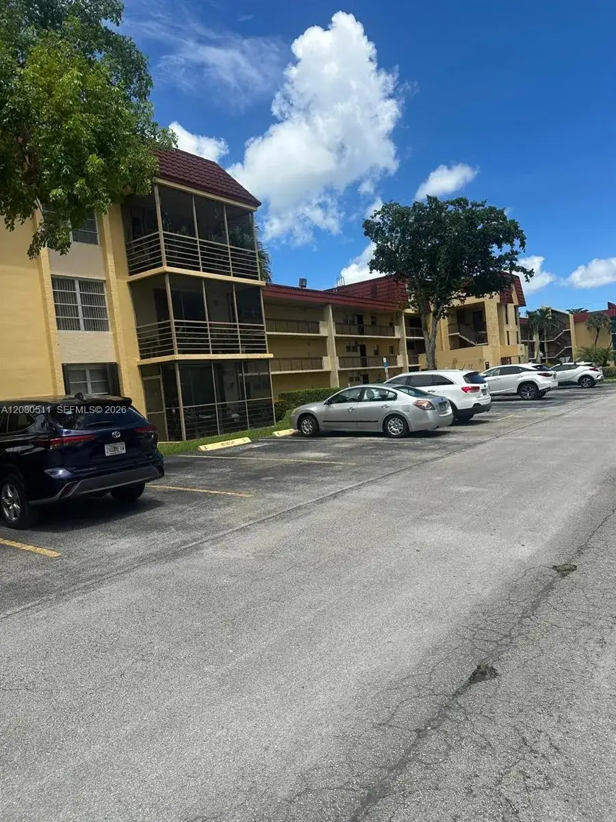 2 bedroom 2 bath Residential for sale at 3285 Foxcroft Rd # E204, Miramar FL 33025