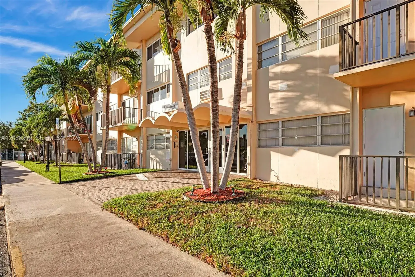 1 bedroom 1 bath Residential Lease for rent at 1400 NE 169th St # 305, Miami FL 33162