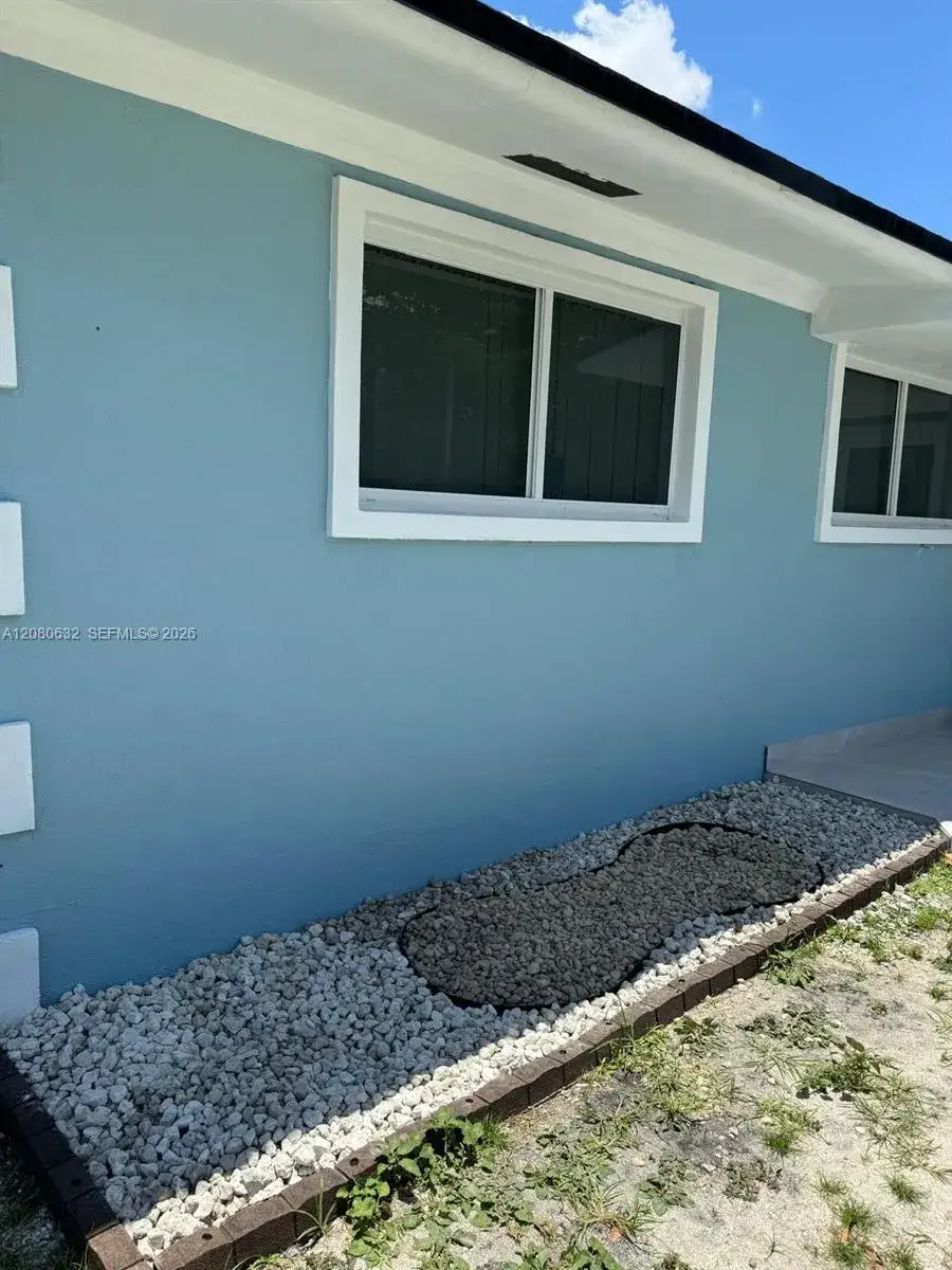 1220 NW 102nd St # 1220, Miami FL 33147