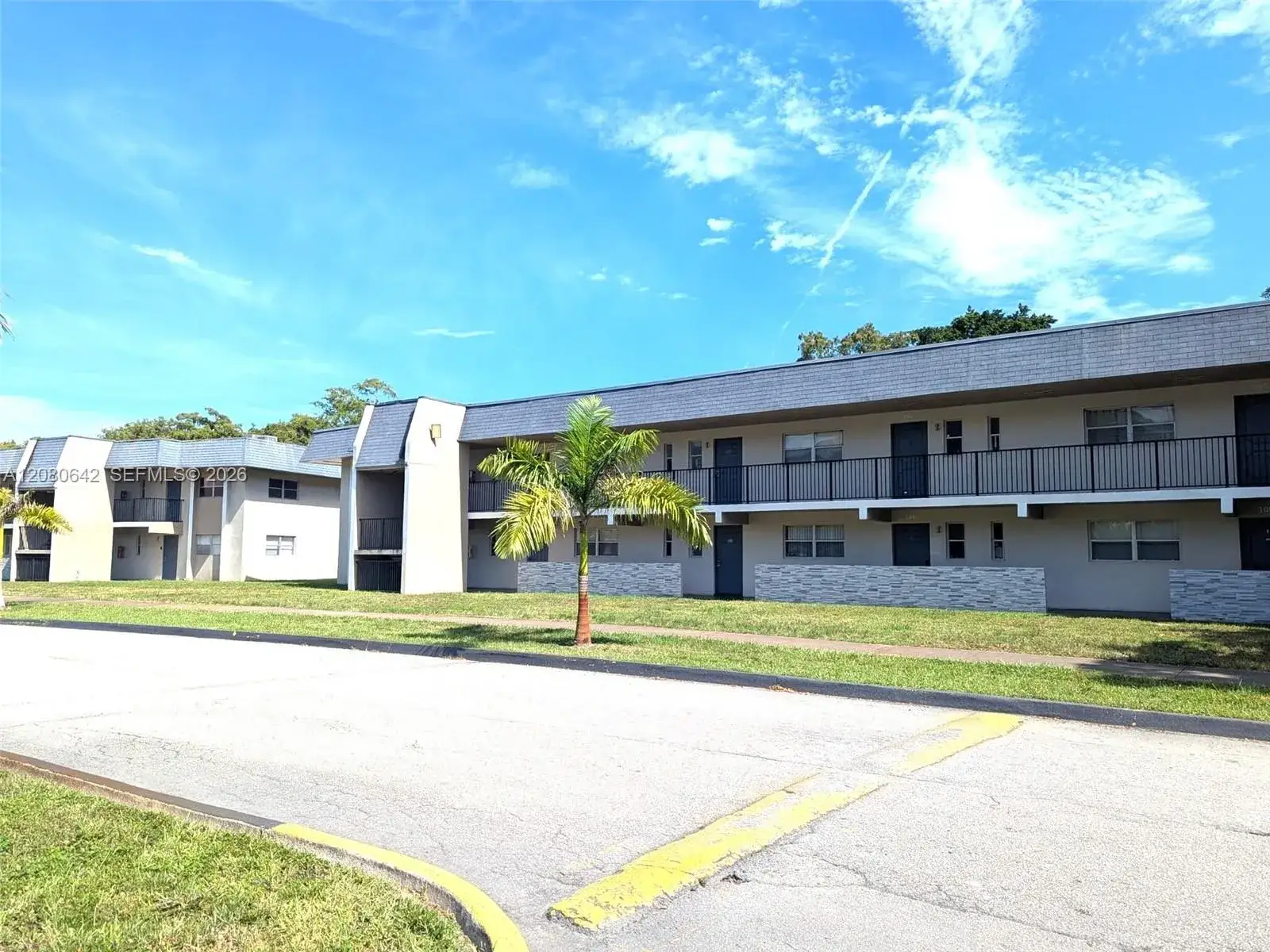 2 bedroom 2 bath Residential for sale at 7925 Fairview Dr # 201, Tamarac FL 33321