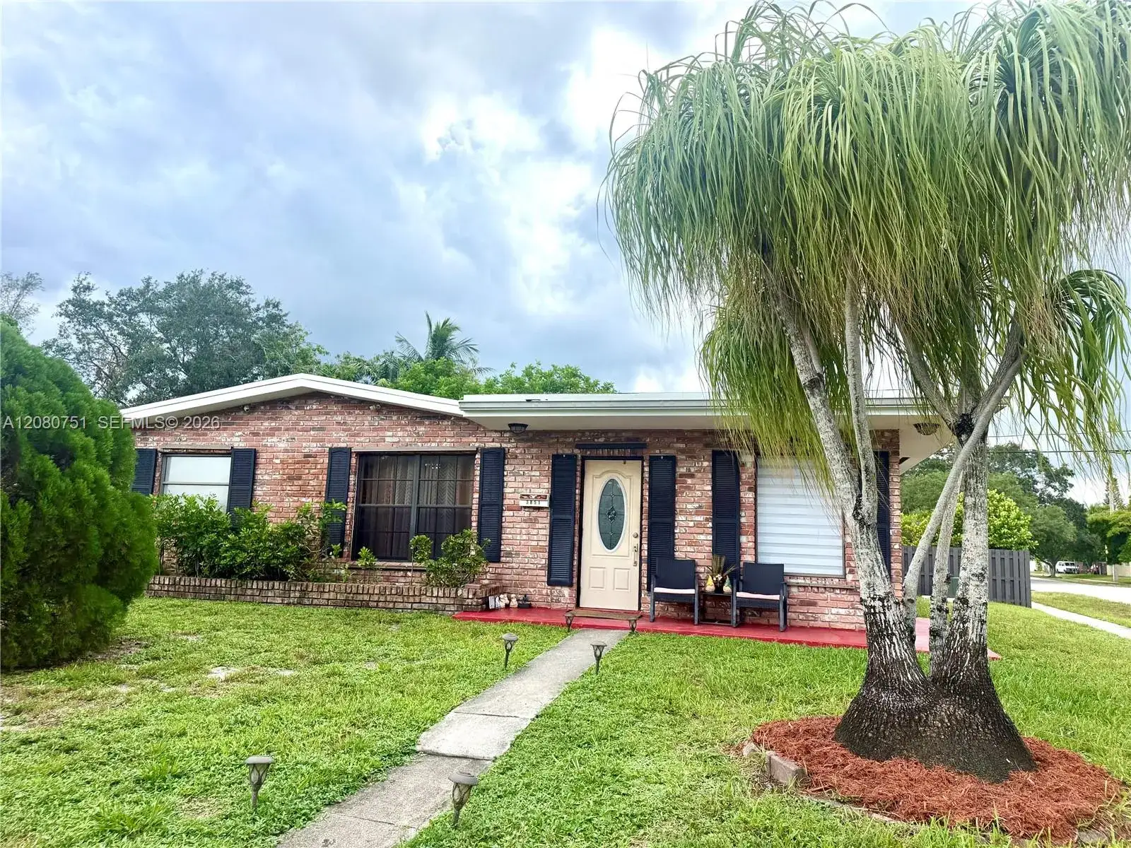 3 bedroom 2 bath Residential for sale at 3851 SW 59th Ter, Davie FL 33314