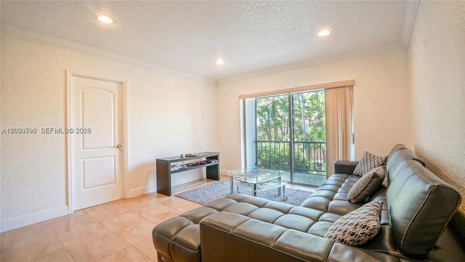 3 bedroom 2 bath Residential Lease for rent at 7915 SW 104th St # 202G, Miami FL 33156