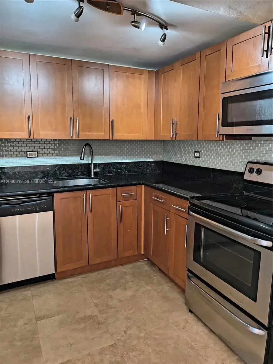 1740 NW N River Dr # 120, Miami FL 33125