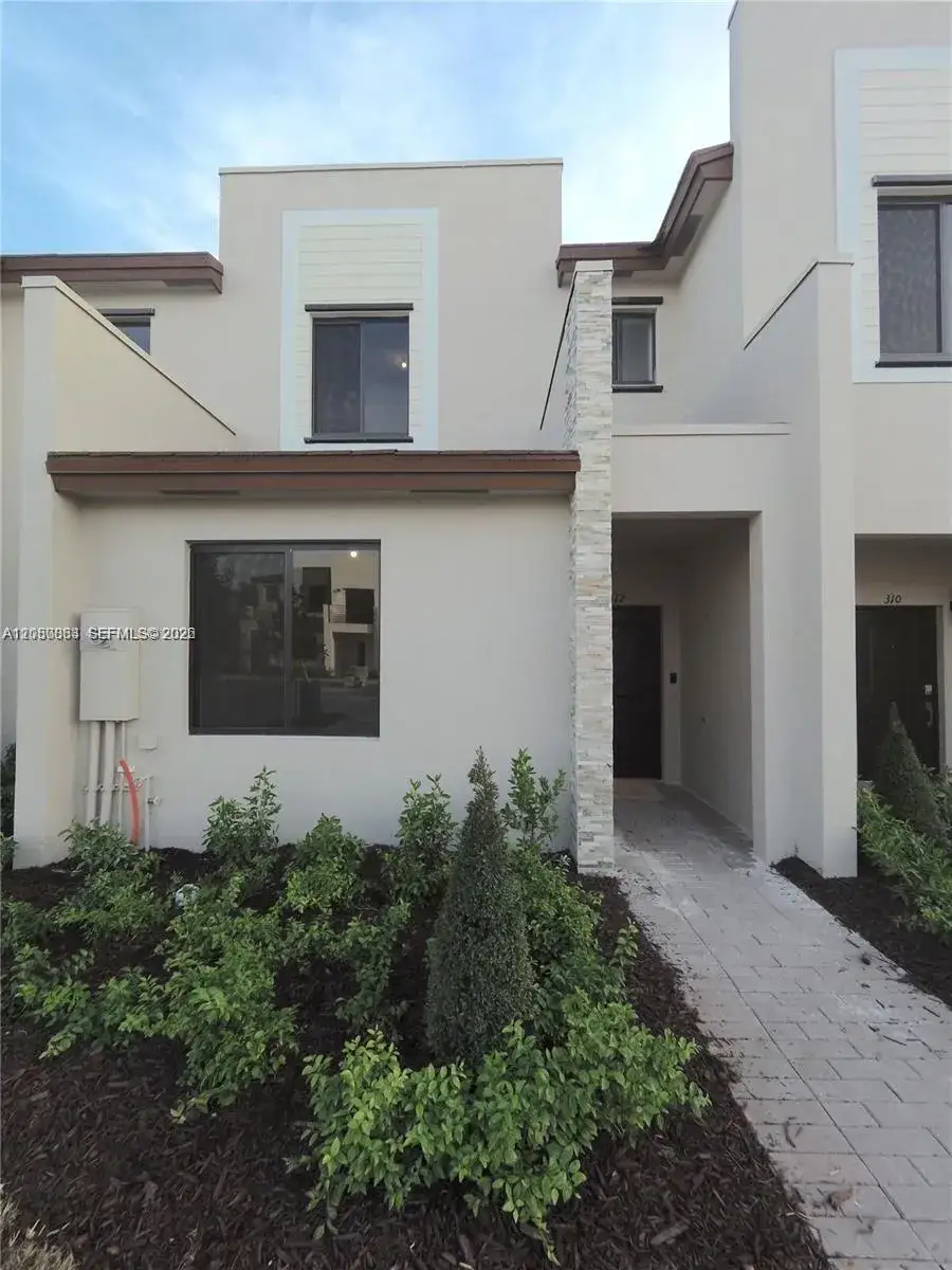 3 bedroom 3 bath Residential Lease for rent at 312 NE 208th Ter # 312, Miami FL 33179