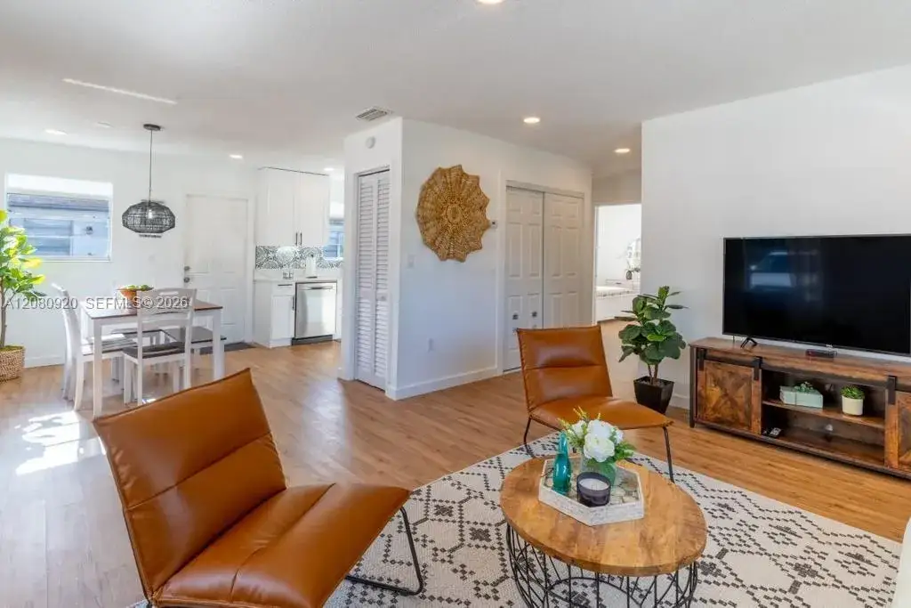 2 bedroom 1 bath Residential Lease for rent at 329 SE 2nd St # 2, Hallandale Beach FL 33009
