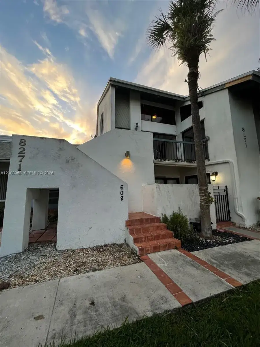 2 bedroom 1 bath Residential Lease for rent at 8271 SW 157th Ave # 609, Miami FL 33193