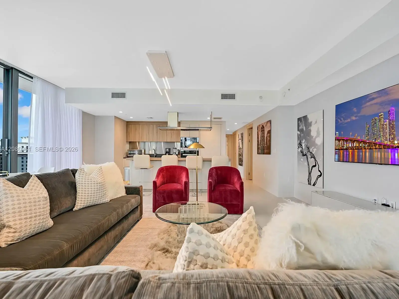 3 bedroom 3 bath Residential Lease for rent at 1000 Brickell Plz # 3402, Miami FL 33131