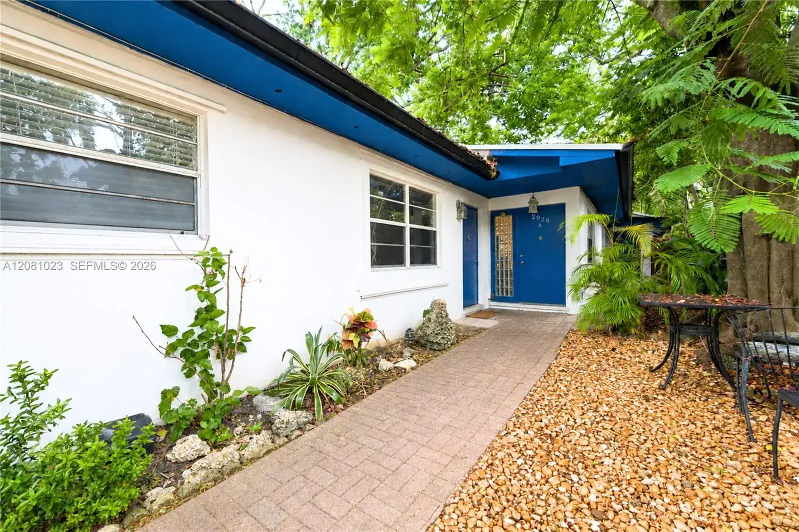 2 bedroom 1 bath Residential Lease for rent at 2928 Louise St # 30, Miami FL 33133