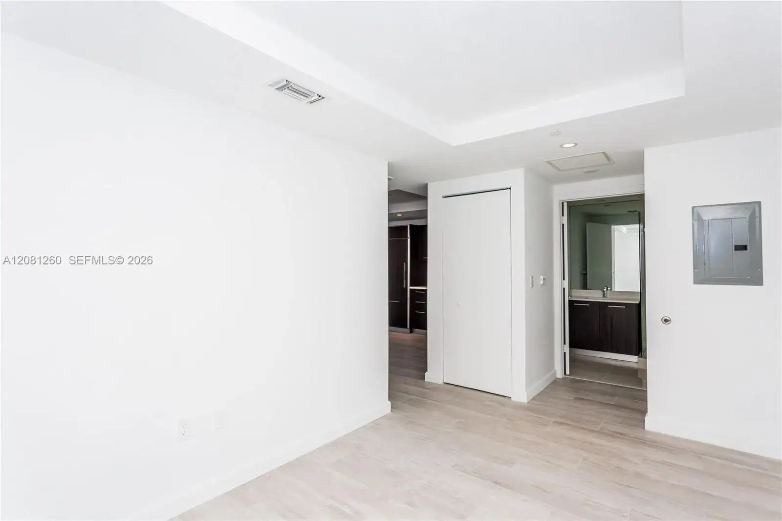 1 bedroom 2 bath Residential Lease for rent at 45 SW 9th St # 3204, Miami FL 33130