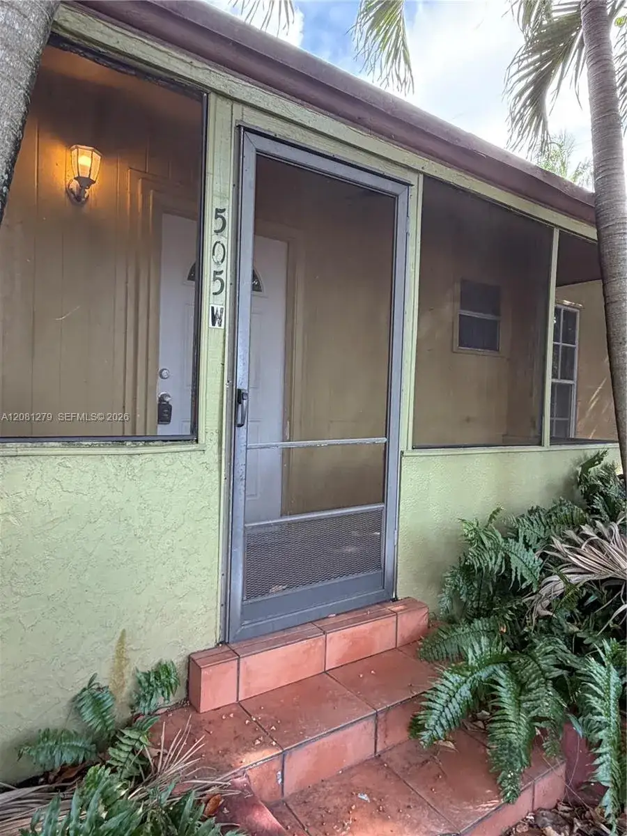 2 bedroom 1 bath Residential Lease for rent at 9614 NW 5th Ave # 505w, Miami FL 33150