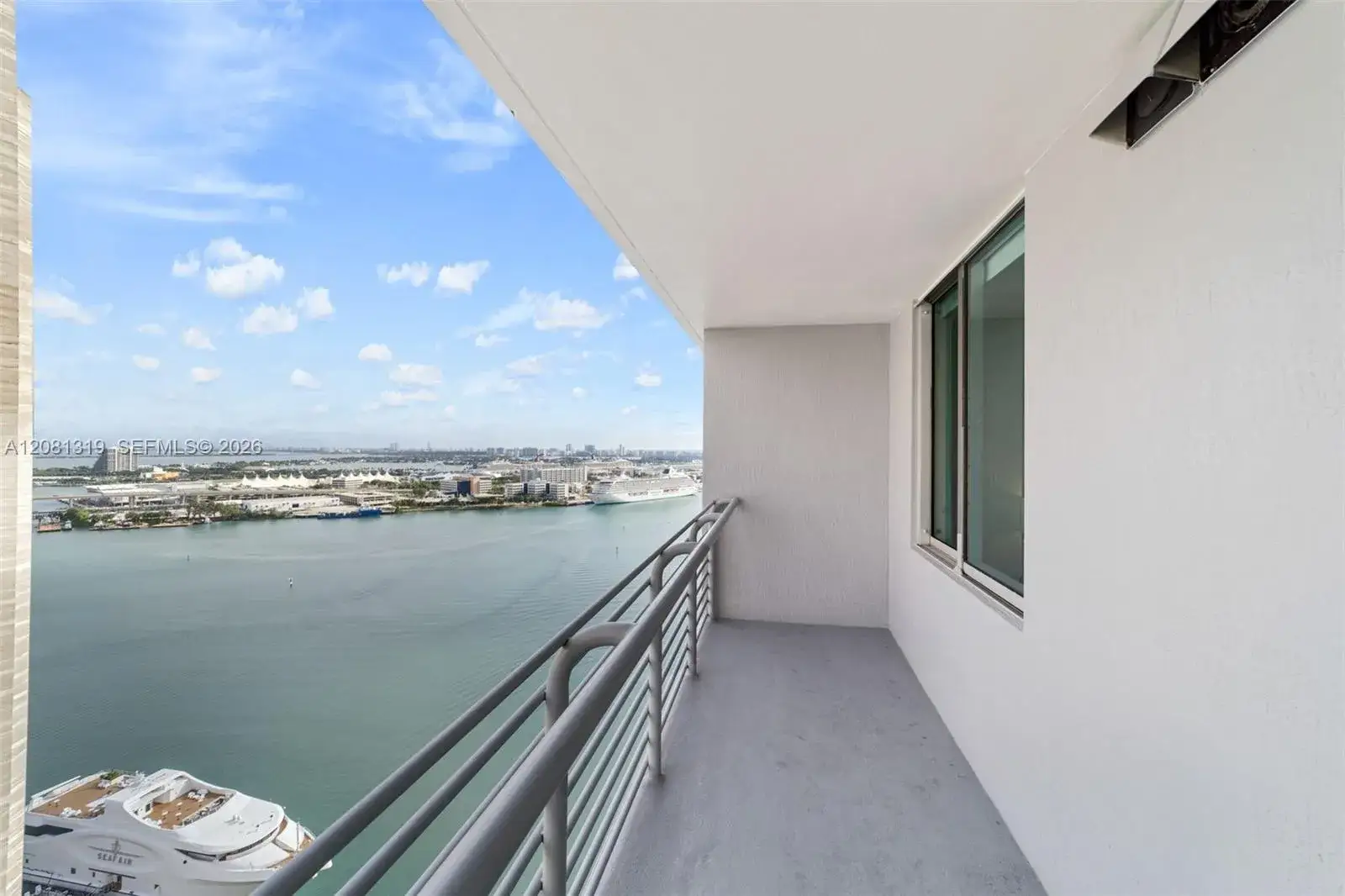 1 bedroom 1 bath Residential Lease for rent at 335 S Biscayne Blvd # 2904, Miami FL 33131