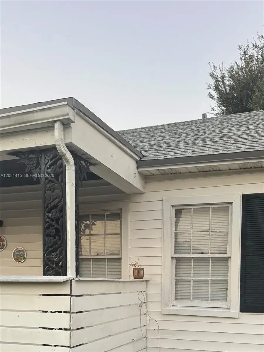 1 bath Residential Lease for rent at 3271 (REAR Studio) NW 15th St, Miami FL 33125