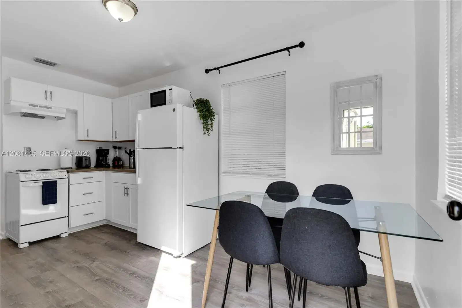 2 bedroom 1 bath Residential Lease for rent at 925 SW 15th Ave, Miami FL 33135
