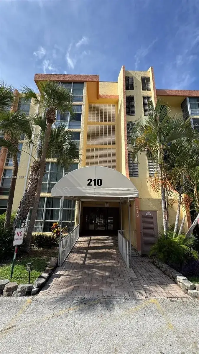 2 bedroom 1 bath Residential for sale at 210 172nd St # 144, Sunny Isles Beach FL 33160