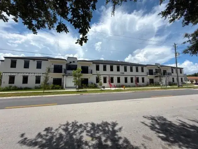 2 bedroom 2 bath Residential Lease for rent at 17020 SW 104th Ave # 204, Miami FL 33157