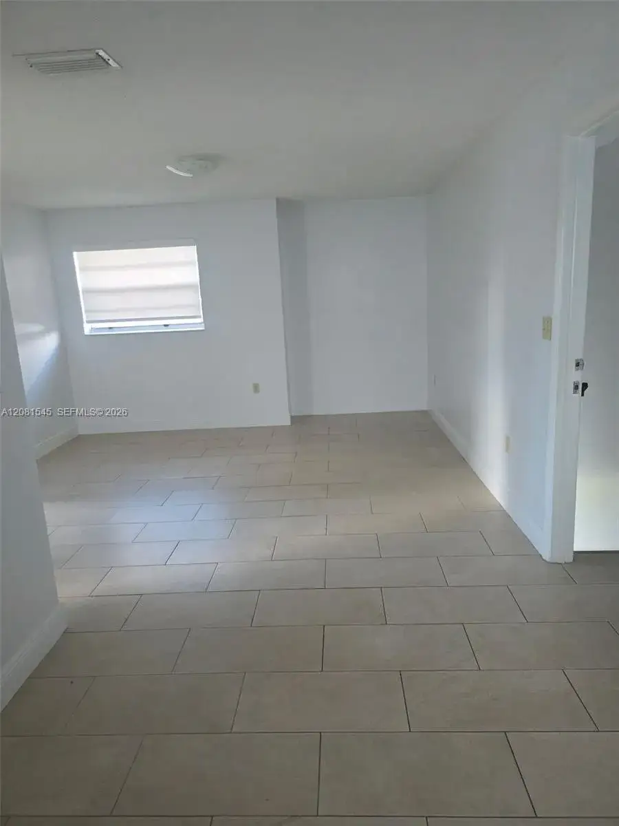 1575 NW 1st St # 3, Miami FL 33125