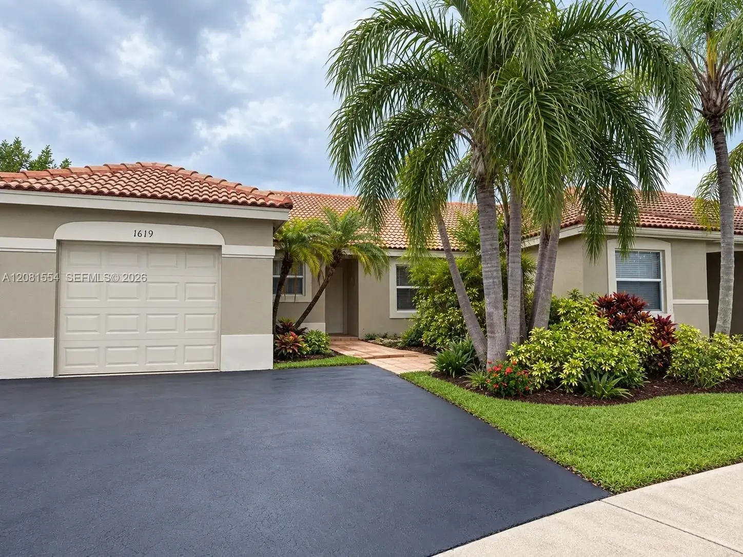 2 bedroom 2 bath Residential for sale at 1619 Orion Ln, Weston FL 33327