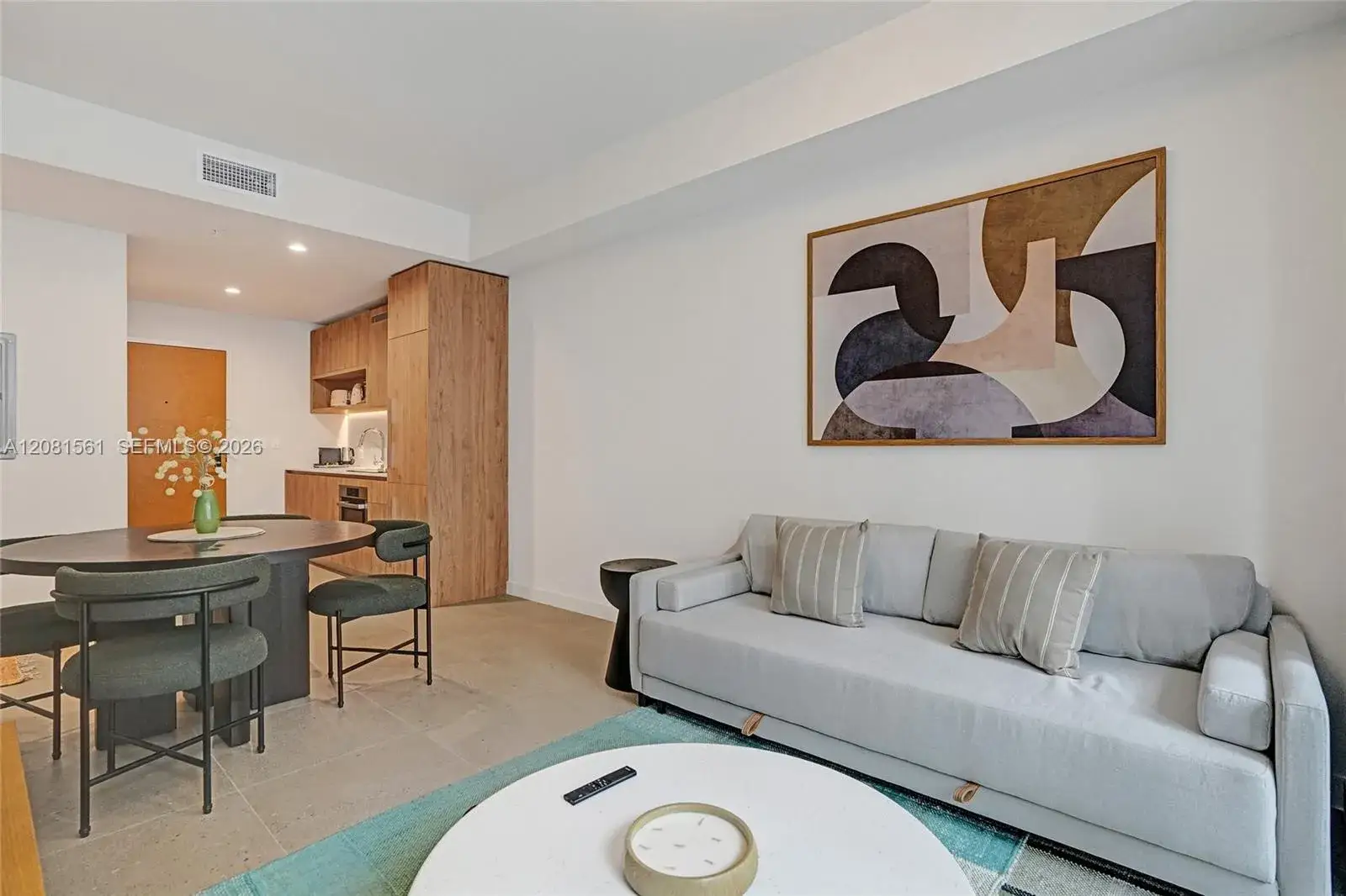1 bedroom 1 bath Residential Lease for rent at 11 NE 6th St # 610, Miami FL 33132
