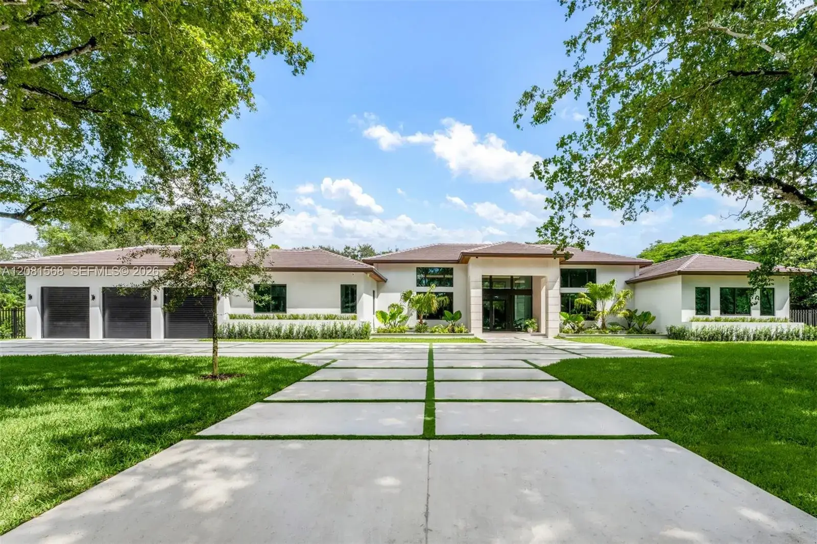 6 bedroom 7 bath Residential for sale at 9475 SW 117th Ter, Miami FL 33176