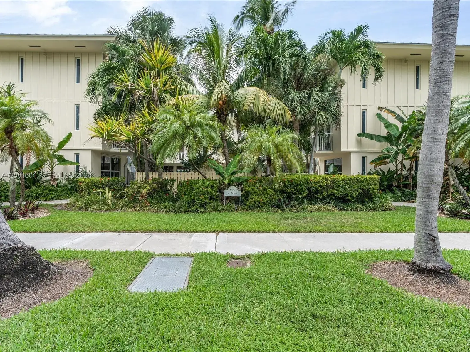 1 bedroom 1 bath Residential for sale at 255 Sunrise Dr # 307, Key Biscayne FL 33149