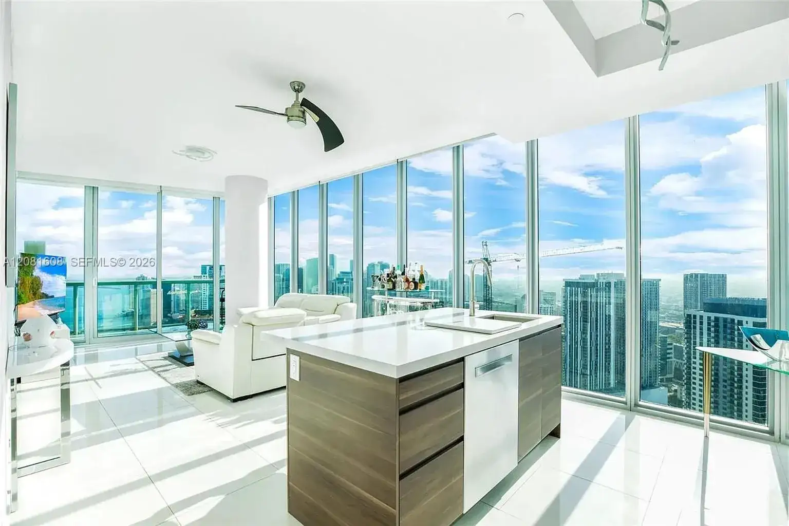 2 bedroom 2 bath Residential Lease for rent at 888 Biscayne Blvd # 5301, Miami FL 33132